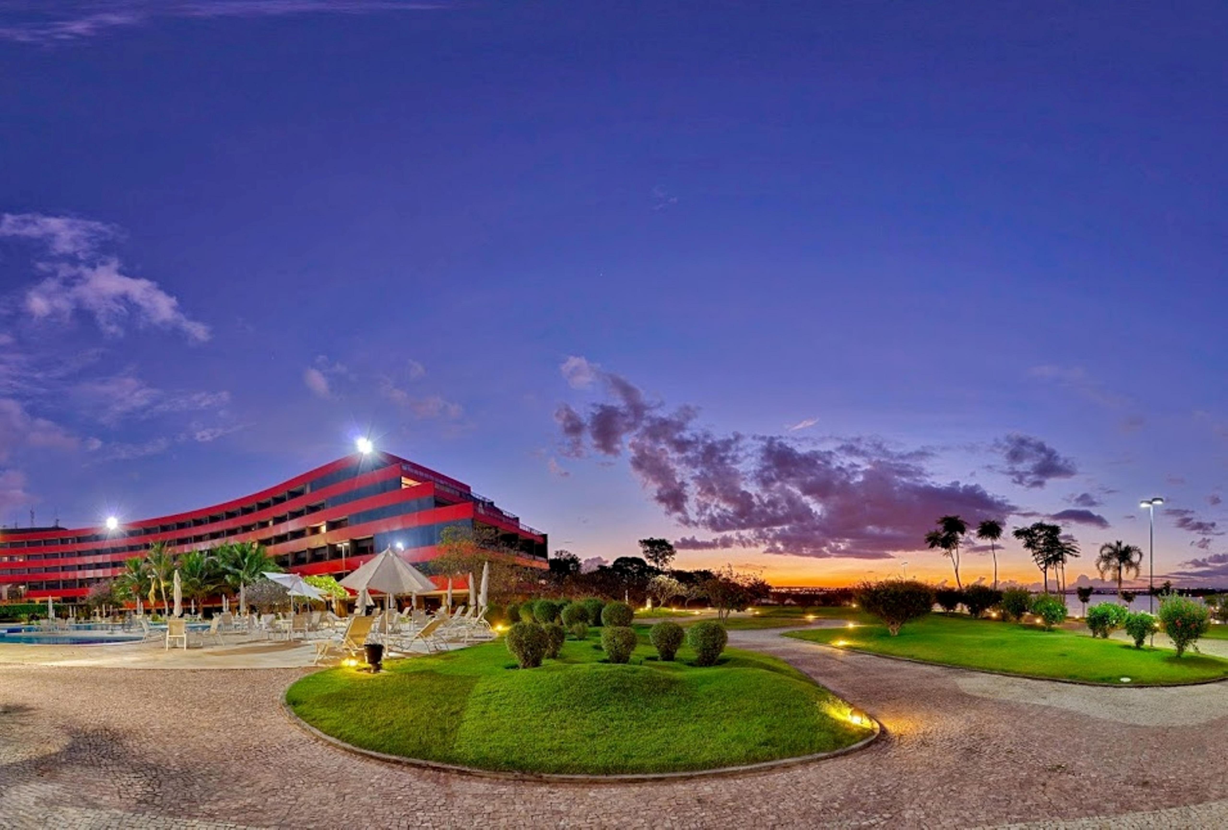 Hotel Royal Tulip Brasilia Alvorada Exterior foto The hotel at night