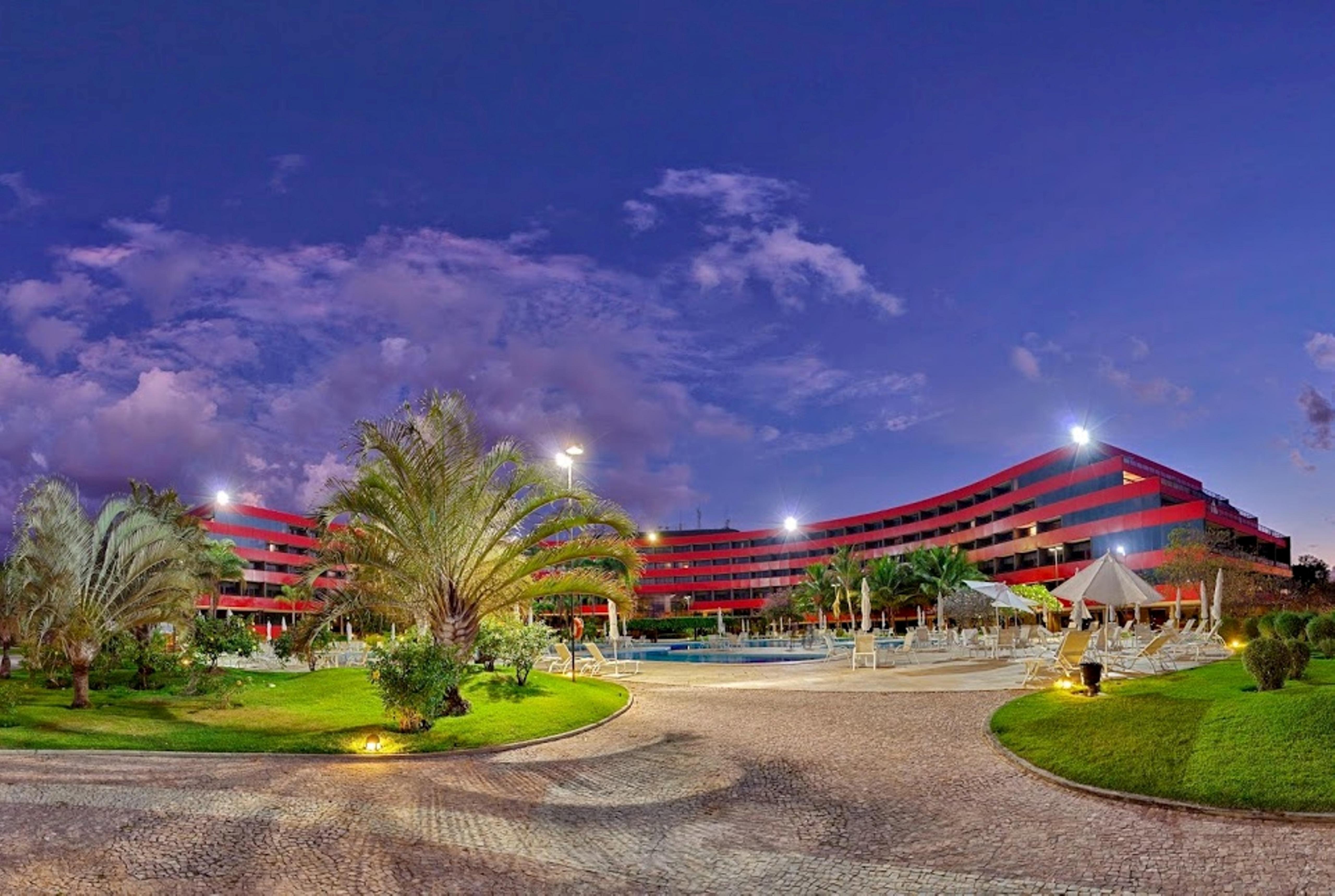 Hotel Royal Tulip Brasilia Alvorada Exterior foto The hotel at night