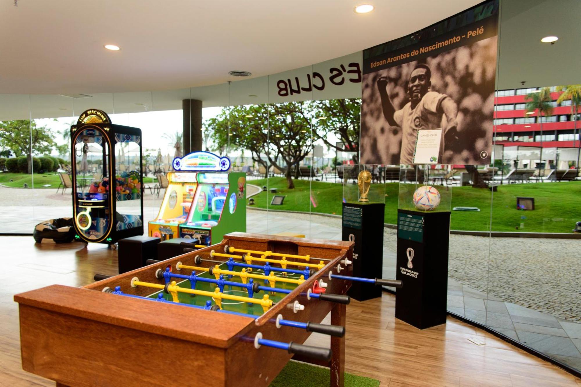 Hotel Royal Tulip Brasilia Alvorada Exterior foto The FIFA World Cup Trophy at the Siam Center, Bangkok, Thailand