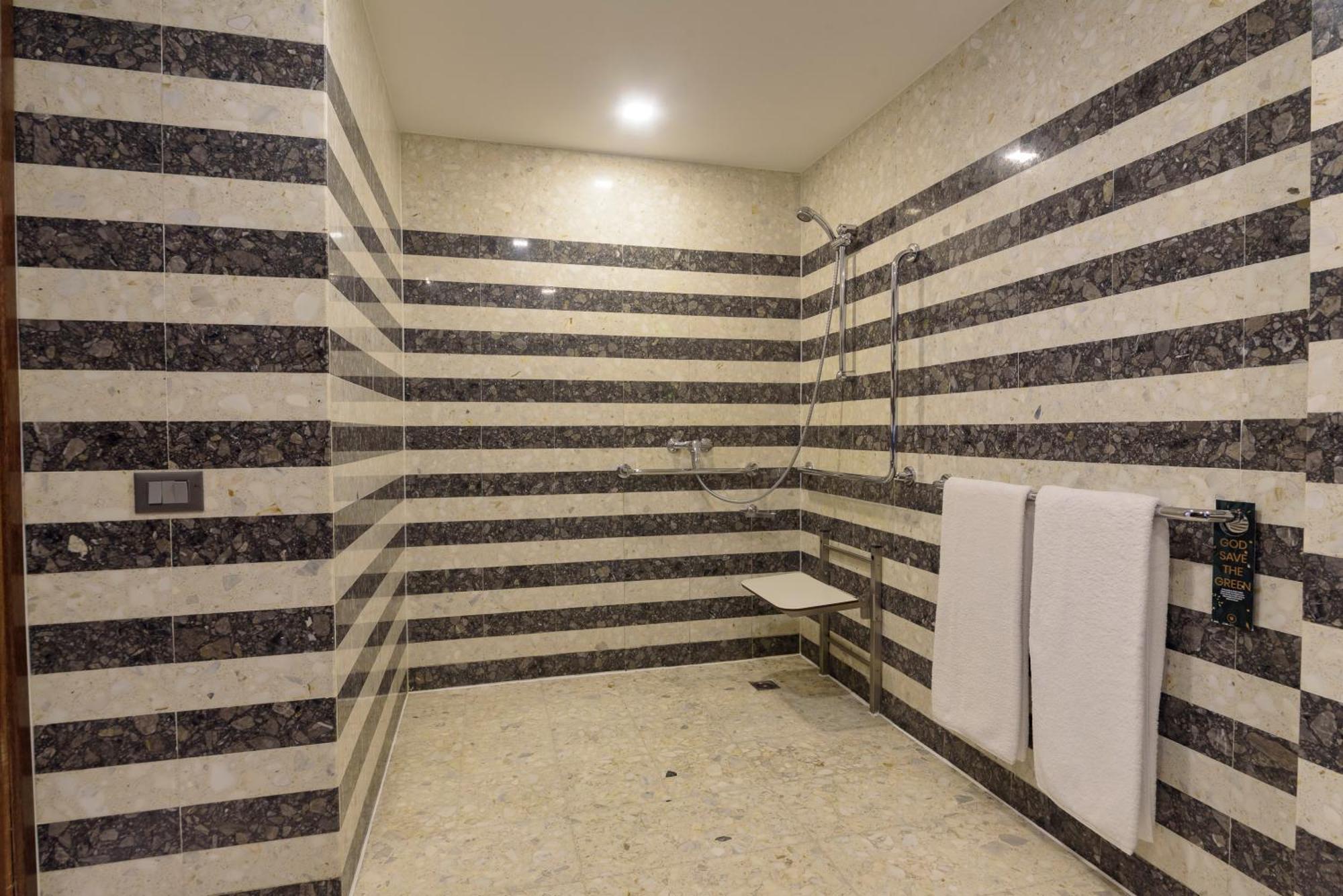 Hotel Royal Tulip Brasilia Alvorada Zimmer foto A shower