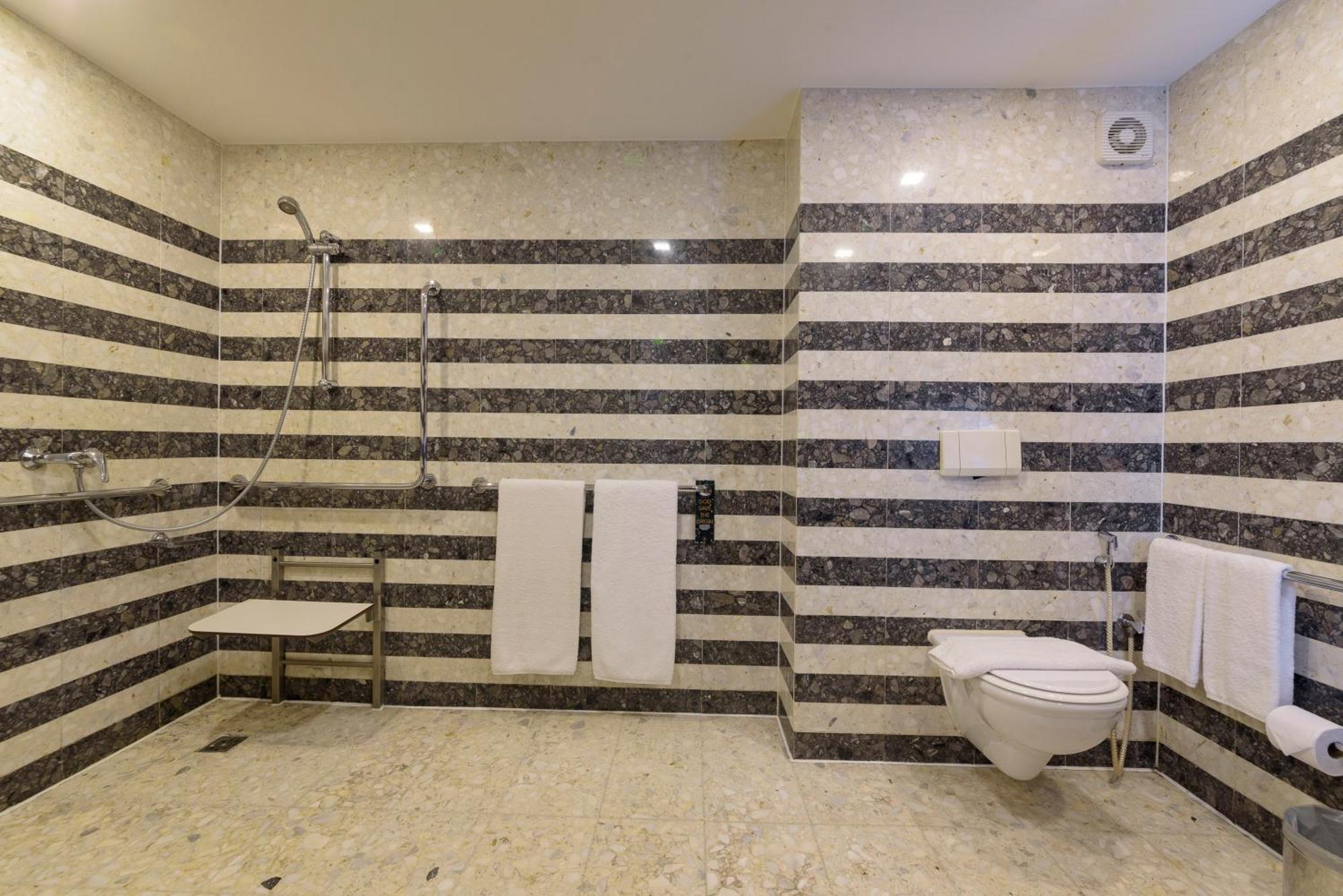 Hotel Royal Tulip Brasilia Alvorada Zimmer foto A wet room
